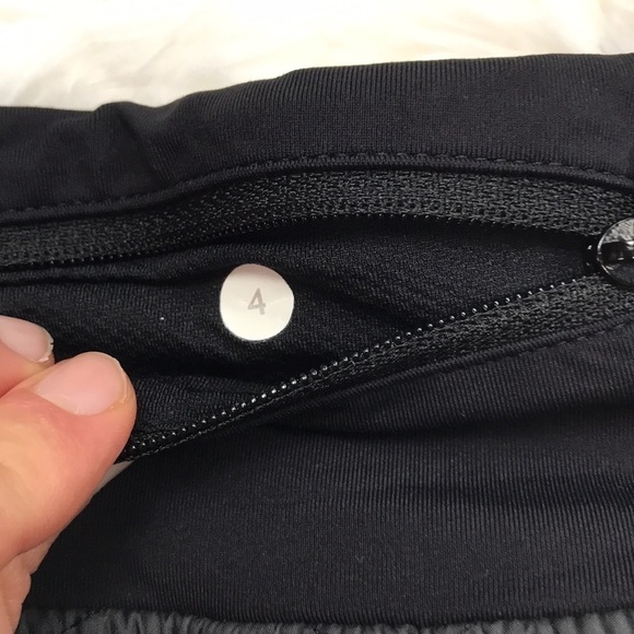 Lululemon Hot Cheeks Short Black - Picture 4 of 7